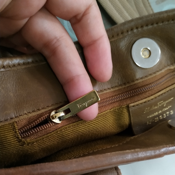 Salvatore Ferragamo Gancini Handbag AF215373 (Authentic ) - Picture 13 of 17